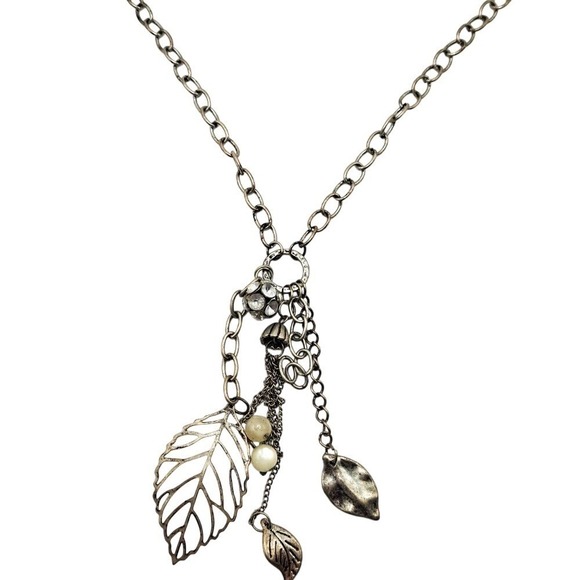 The Unbranded Brand Jewelry - VTG Leaf Charm Y Necklace 28" Silver Tone Rhinestone Accent Fashion 80s Jewelry